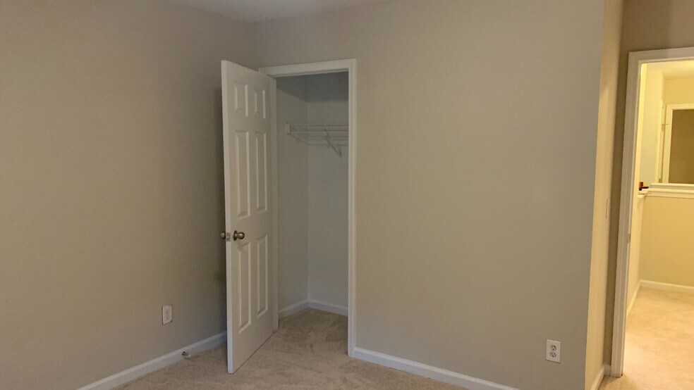 Building Photo - Room in Townhome on Plank Bridge Way