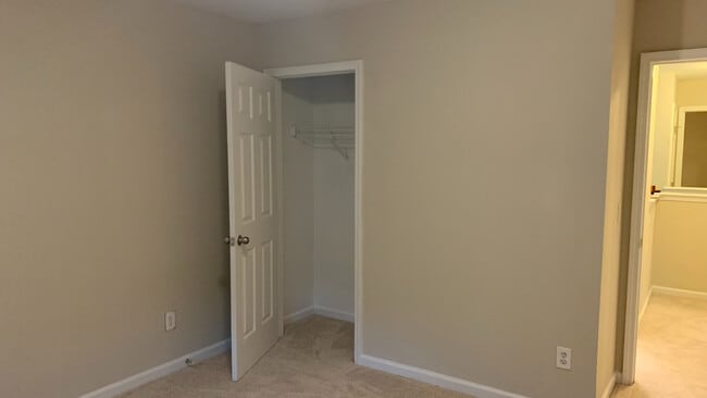 Building Photo - Room in Townhome on Plank Bridge Way