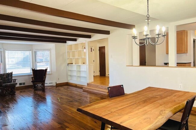 Building Photo - 3900 Laurel Rd