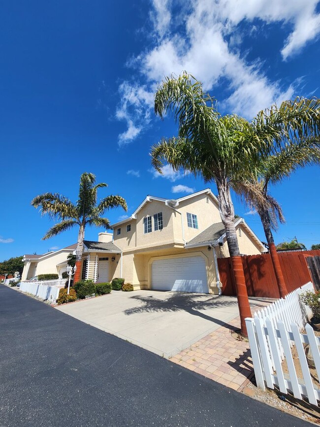 Primary Photo - Charming Arroyo Grande Home