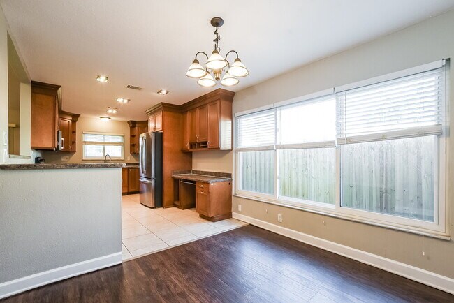 Building Photo - 1009 Black Willow Dr