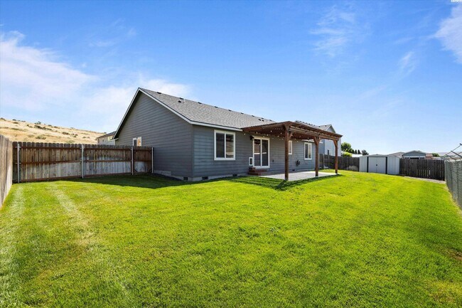 Building Photo - 4 BED HOME FOR RENT IN BENTON CITY MOVE-IN...