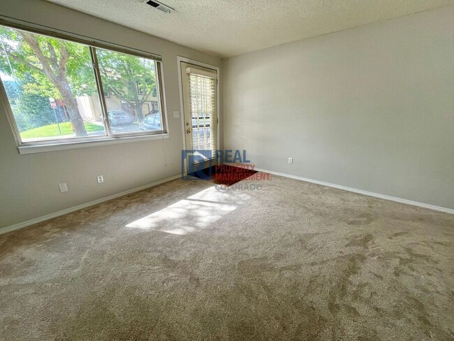 Building Photo - 2229 Villa Rosa Dr