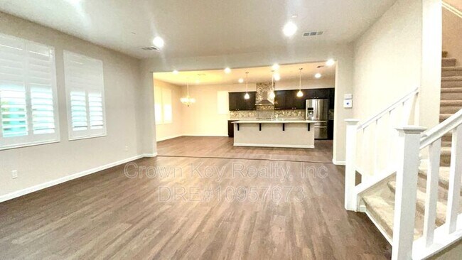 Building Photo - 611 W Strauss Dr