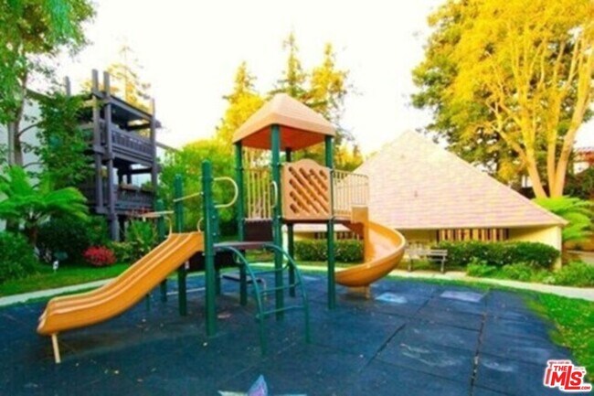 Building Photo - 7765 W 91st St