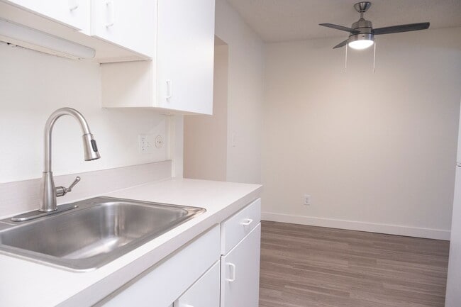 Primary Photo - Stylish 1 Bedroom in the Heart of Irvington!