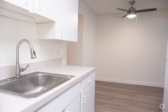 Building Photo - Classic Charm in an Irvington Flat!