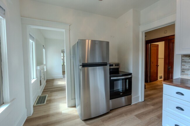 Building Photo - Brown Duplex