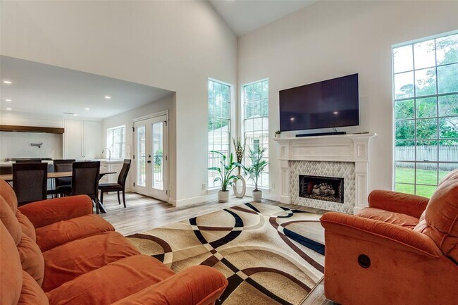Building Photo - 14 White Fawn Dr