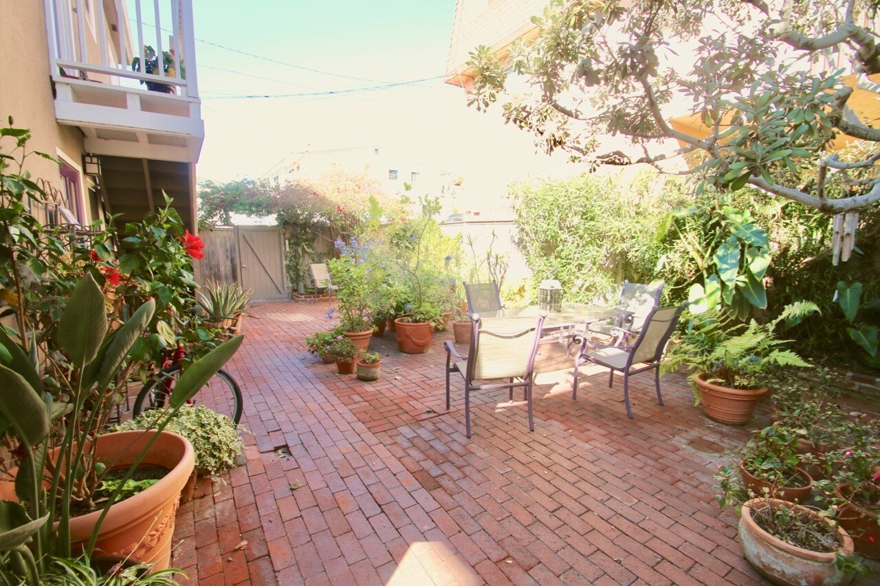 Building Photo - 126 8th St