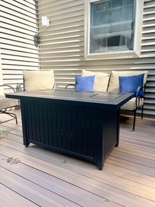 Building Photo - Sublet available now to May. Stunning 5 be...