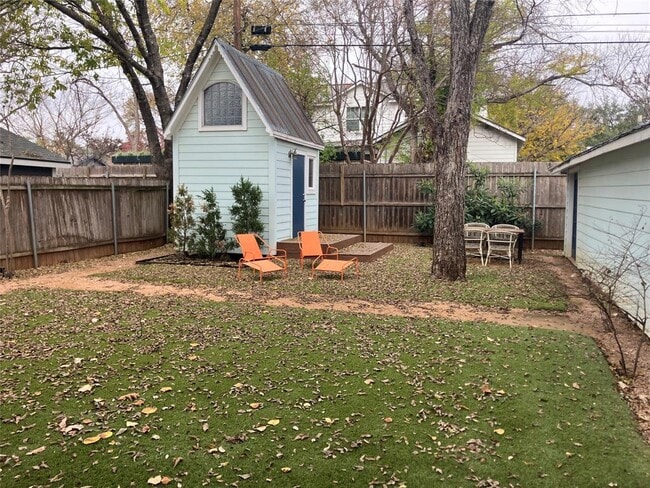 Building Photo - 1916 W 39th St