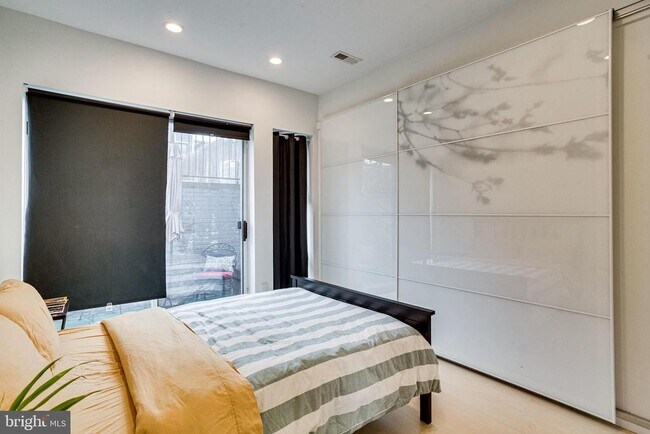 Building Photo - 1830 11th St NW