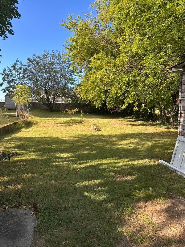 Building Photo - 215 Church St