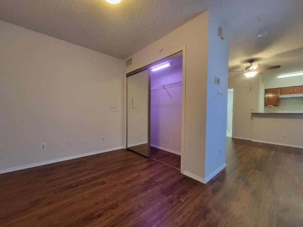 Building Photo - 9809 Walnut St