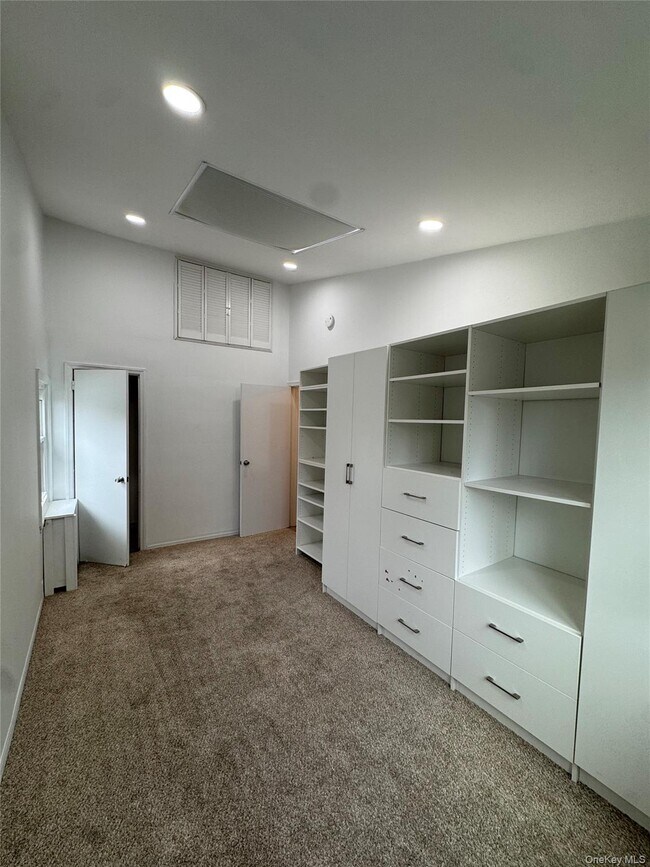 Building Photo - 630 Tulip Ave