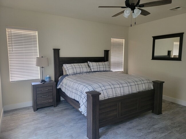 Building Photo - 3-Bedroom / 2-Bathroom Home with Attached ...