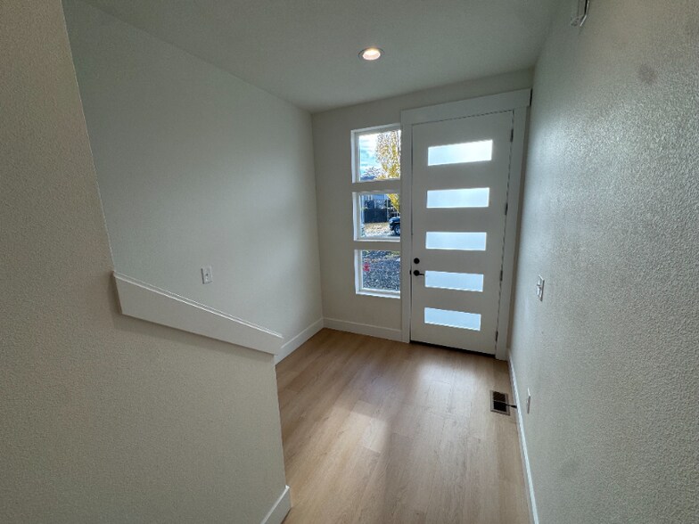 Building Photo - 3919 E 27th Ave