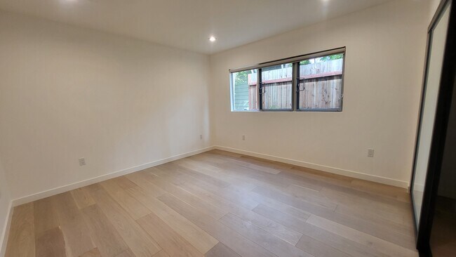 Building Photo - 2628 5th St