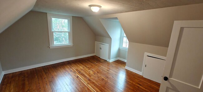 Building Photo - Renovated 4 bedroom cape with large fence yard