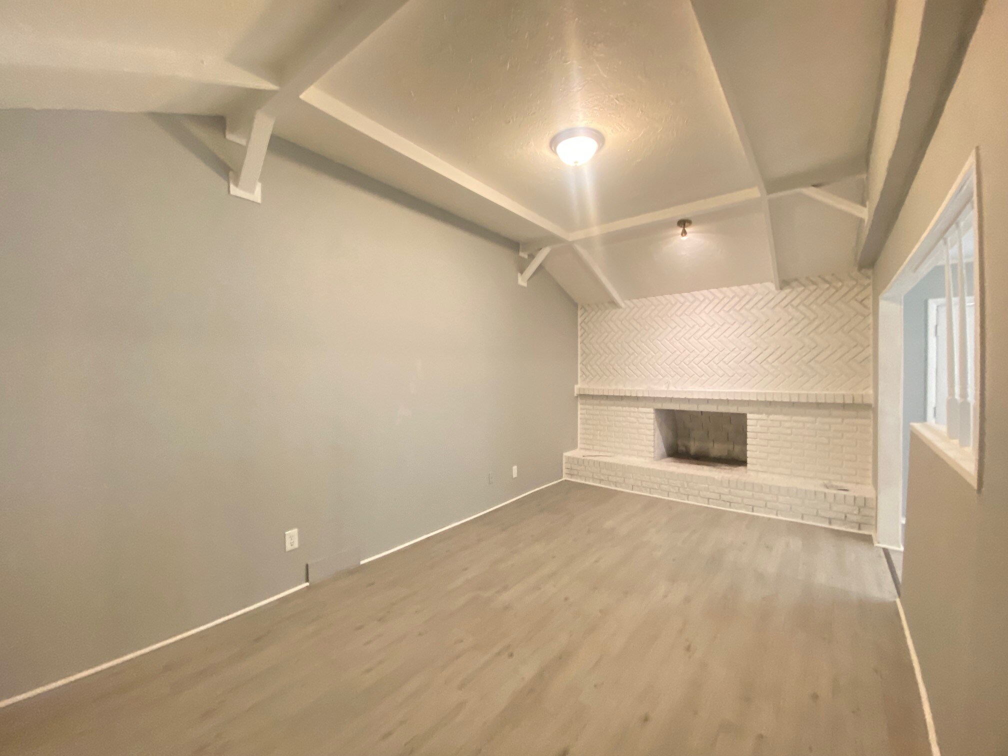Building Photo - 6617 S Phillips Ave