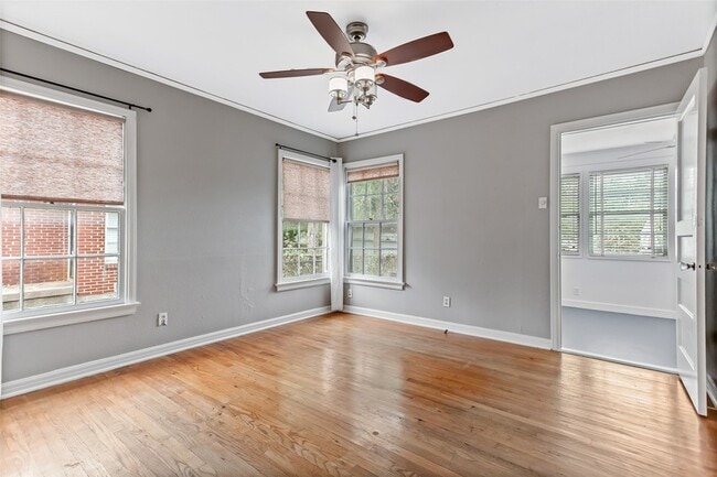 Building Photo - 1510 S Montreal Ave