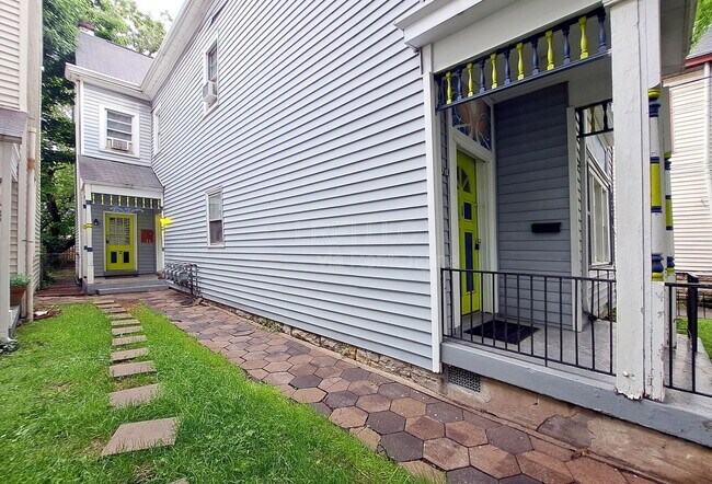 Building Photo - 710 Rubel Ave