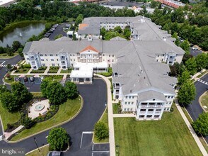 Building Photo - 170 E Greentree Rd