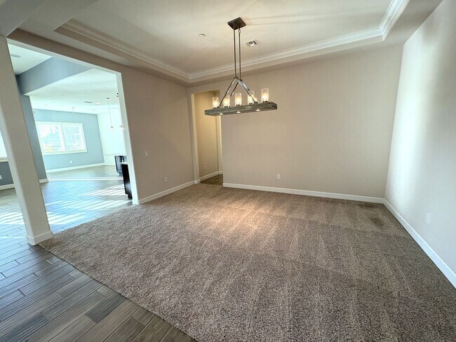 Building Photo - Dove Mountain 4 bedroom with Den 3,277 sq ft 3 car tandem garage