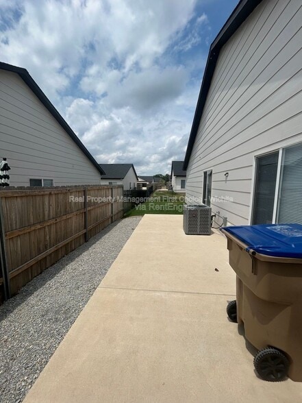 Building Photo - 1736 E Decarsky Ct