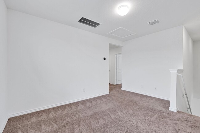 Building Photo - Charming 3 Bed 2.5 Bath Home in Tierra Buena with Community Amenities!