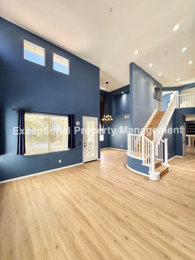Building Photo - Ready to move in 4 bed 3 bath pool home