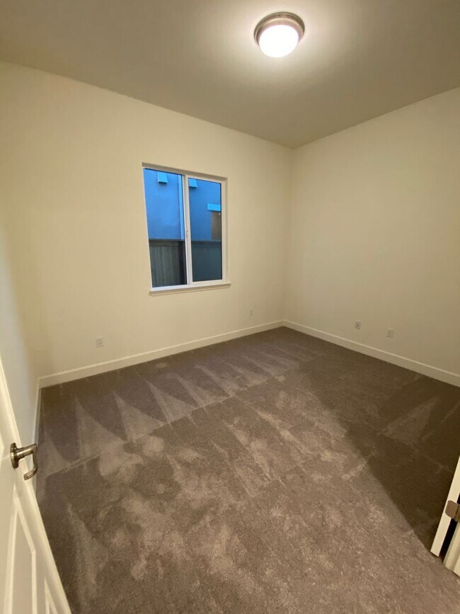 Building Photo - SAVE MONEY WITH SOLAR! Stunning Russell Ranch Home in Folsom Ranch – 3 Bedrooms + Office!