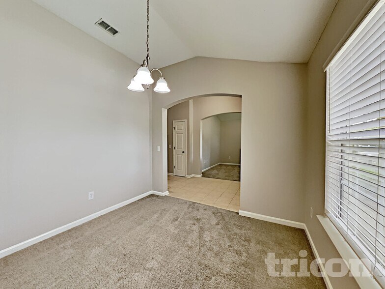 Building Photo - 10979 Apple Blossom Trail E