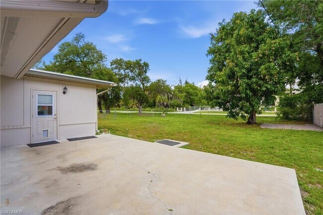 Building Photo - 55 Aqua Ln
