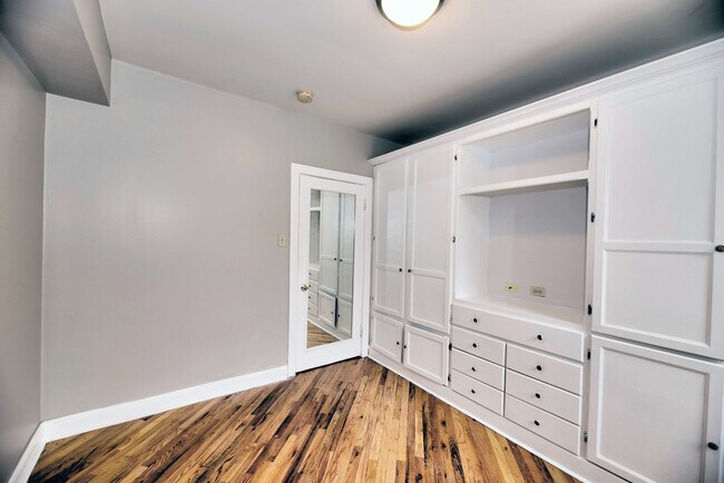 Building Photo - South Shore Unit Available Now