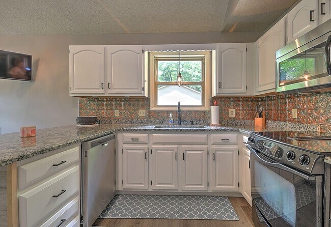 Building Photo - 4406 Willmary Dr