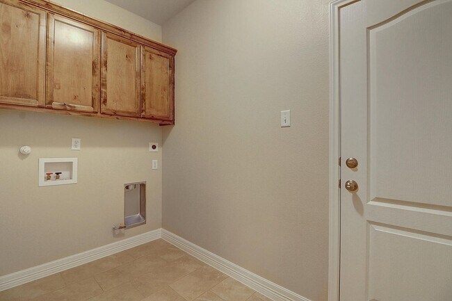 Building Photo - 2202 Crystal Bay Dr.