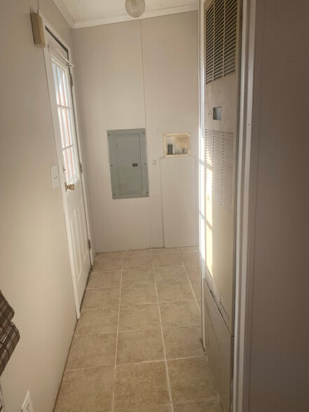 Building Photo - 151 White Oak Rd