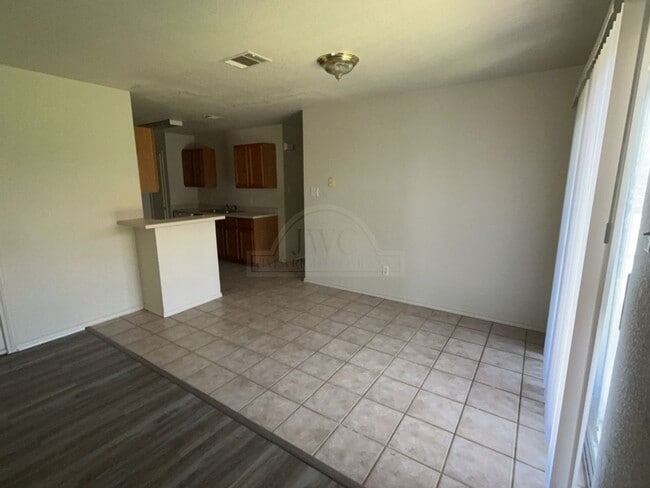 Building Photo - 2318 Wildewood Dr