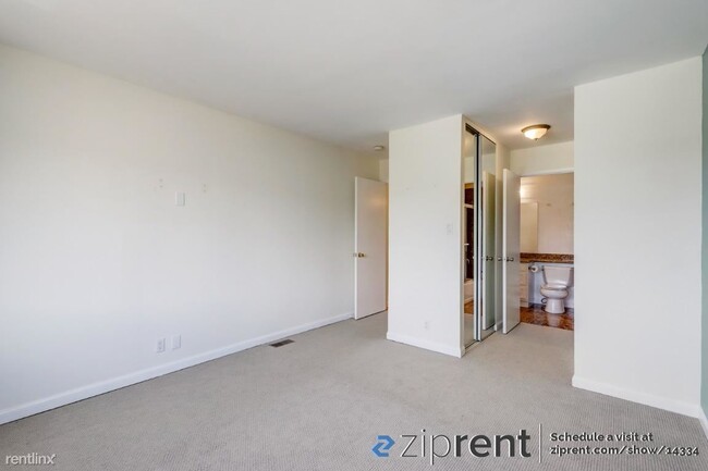 Building Photo - 2 br, 1 bath Condo - 2286 Greendale Dr, So...