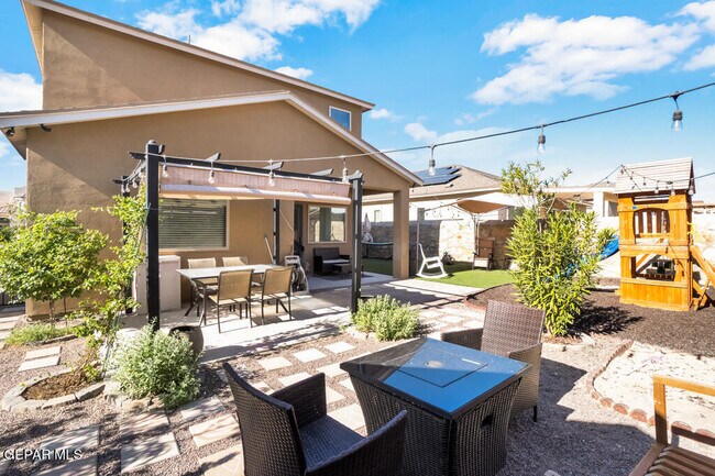Building Photo - 12581 Blue Heron Dr