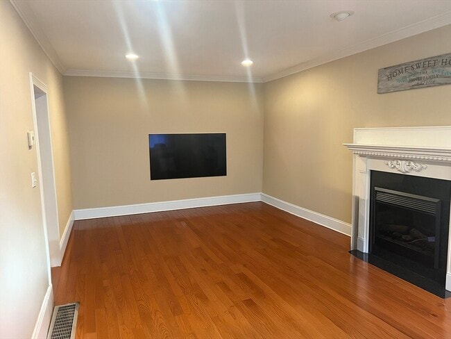 Building Photo - 810 Washington St