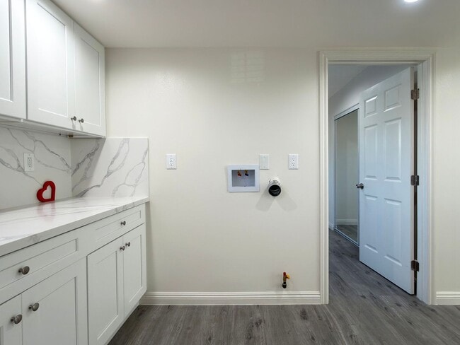 Building Photo - 5970 Locust Ave