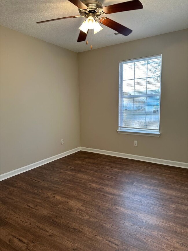 Building Photo - Completely Updated Family Home in Heritage...