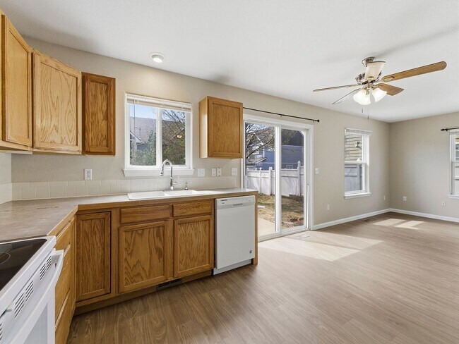 Building Photo - Recently Refreshed 3 Bed, 2.5 Bath Duplex with Fenced Yard — Available Now in Evans, CO!