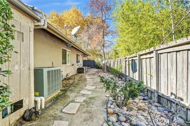 Building Photo - 4532 Topanga Canyon Blvd