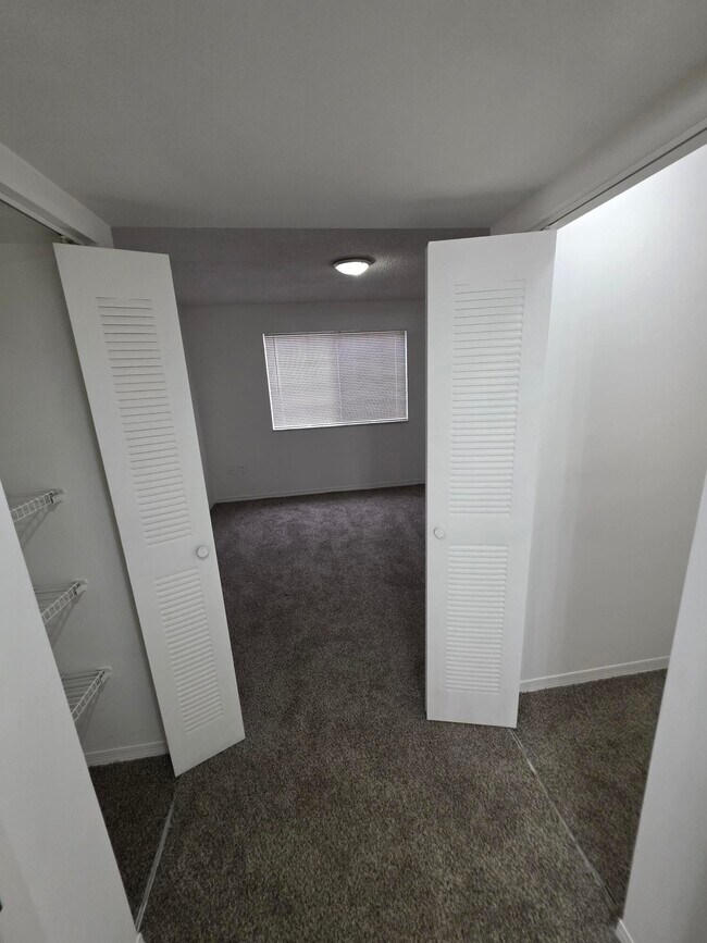 Building Photo - 4175 N Haverhill Rd