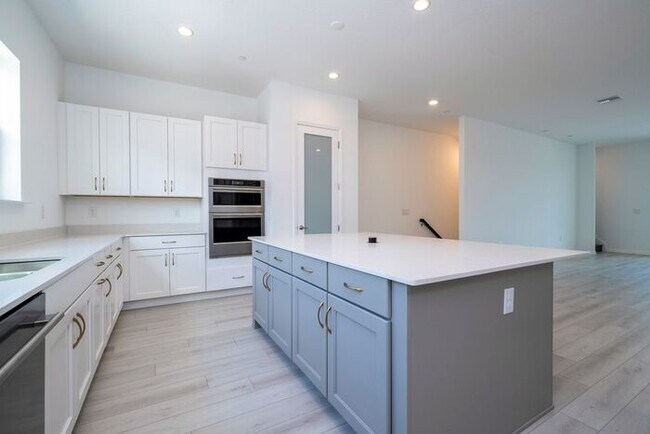 Building Photo - Modern 3-Bedroom 3.5-Bath Townhome with EV Charger, Smart Home Features, 2-Car Garage & Resort-St...