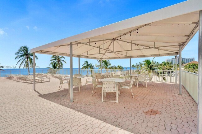Building Photo - 3111 N Ocean Dr